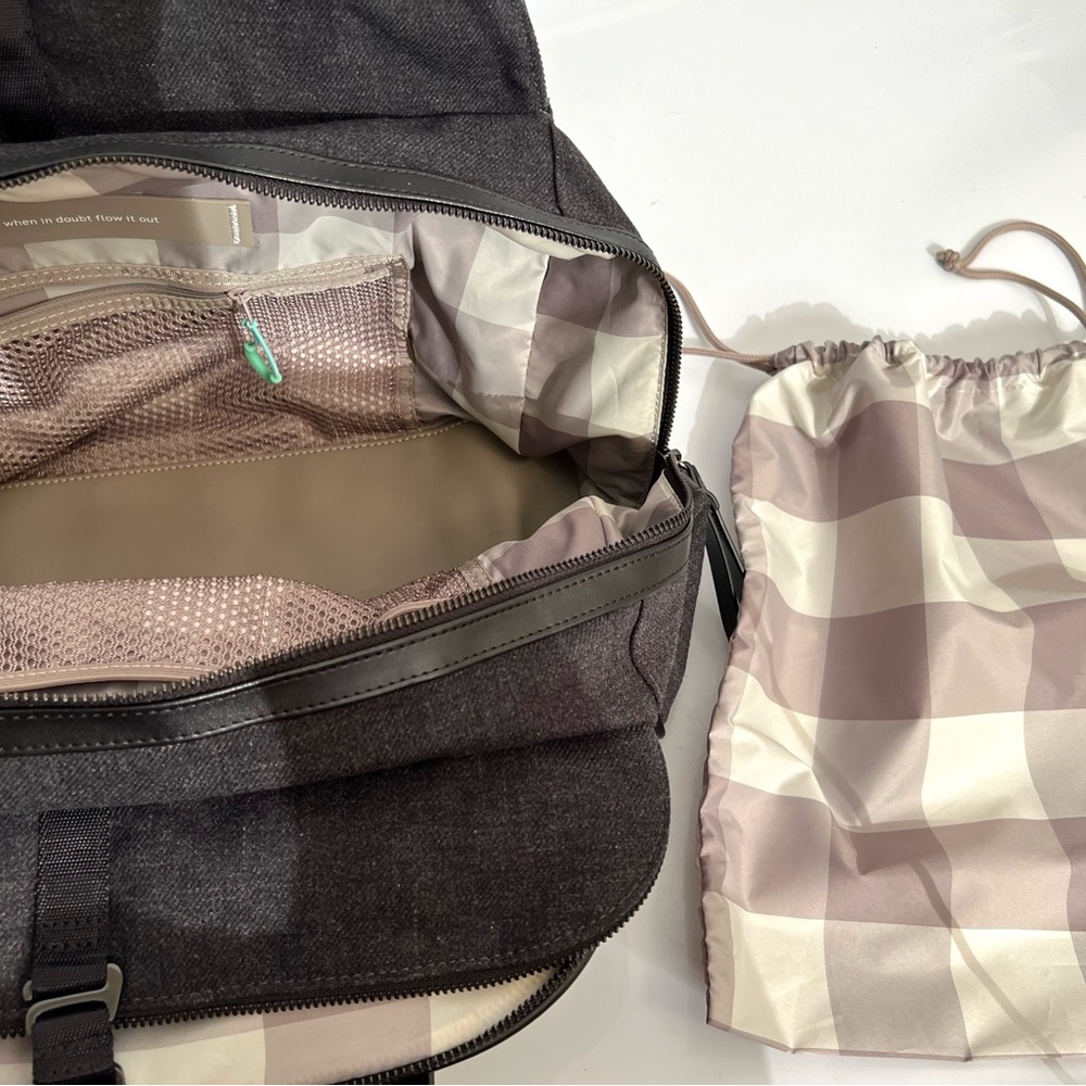 Lululemon Athletica Duffle Bag Gray/Black Large - Picture 12 of 16